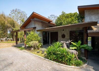 3 Bedroom Pool Villa overlooking Scenic Valley in Mae Rim