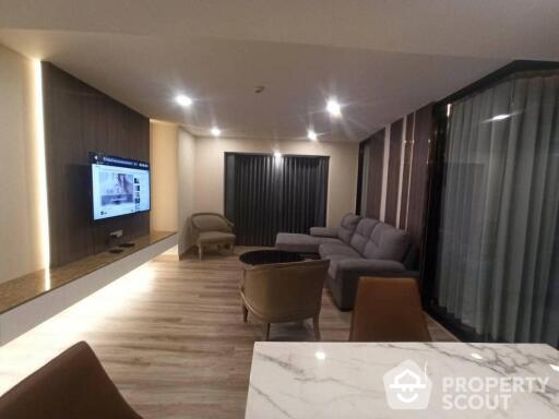 1-BR Condo at Omni Tower near BTS Nana