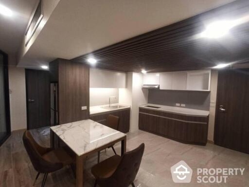 1-BR Condo at Omni Tower near BTS Nana