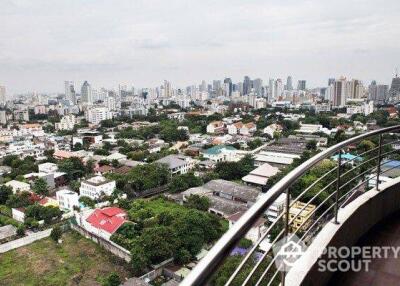 2-BR Condo at Supalai Place Sukhumvit 39 near BTS Phrom Phong