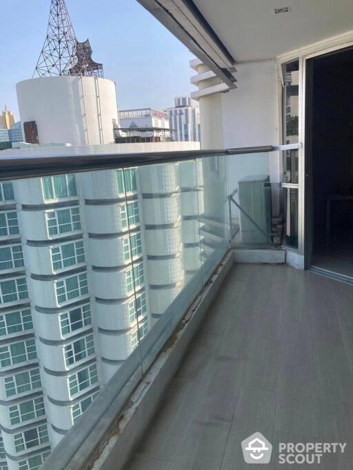 1-BR Condo at Sukhumvit Suite near BTS Nana