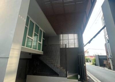 2-BR Townhouse in Bang Chak