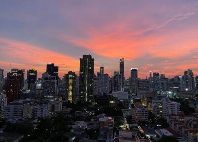 DS Tower 2  Beautifully Renovated 2 Bedroom Condo For Sale in Phrom Phong