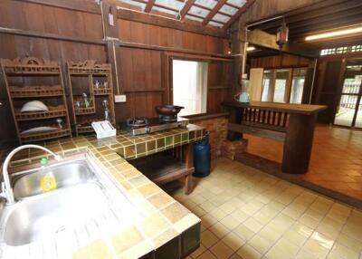 1 Bed traditional wood house to rent at San Phi Suea