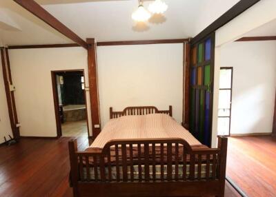 1 Bed traditional wood house to rent at San Phi Suea