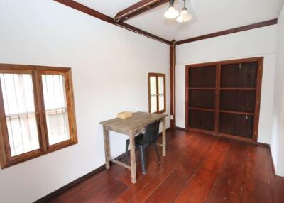 1 Bed traditional wood house to rent at San Phi Suea