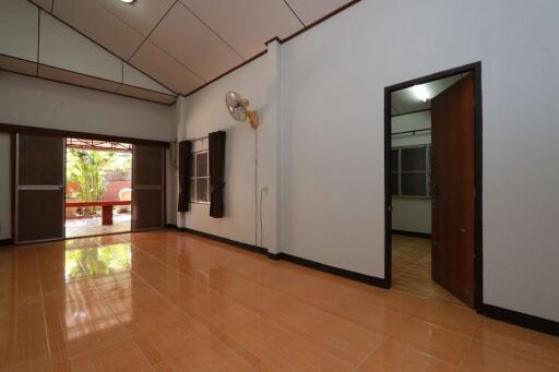 Single storey 2 bedroom house to rent at Chang Phueak