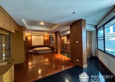 4-BR Townhouse close to Thong Lo