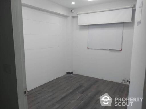 Commercial for Rent in Thung Phaya Thai