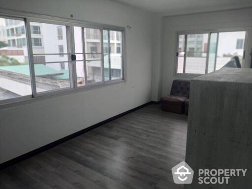 Commercial for Rent in Thung Phaya Thai