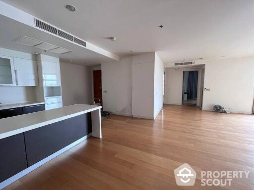 4-BR Condo at Chatrium Riverside Condominium near BTS Saphan Taksin