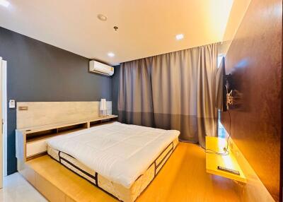 2 bed Condo in Sathorn House Silom Sub District C019528