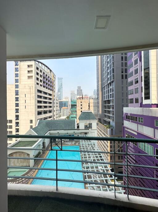 2 bed Condo in Sathorn House Silom Sub District C019528