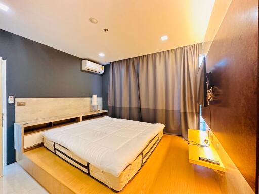 2 bed Condo in Sathorn House Silom Sub District C019528