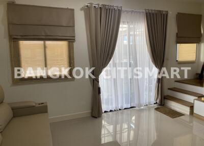 Townhouse at Pleno Rattanathibet-Bangyai for sale