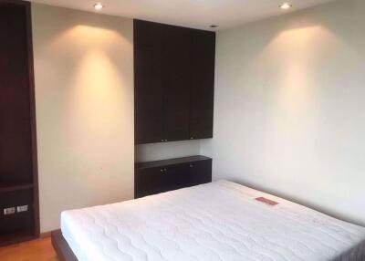 2 bed Condo in Supalai Place Condominium Khlong Tan Nuea Sub District C016782