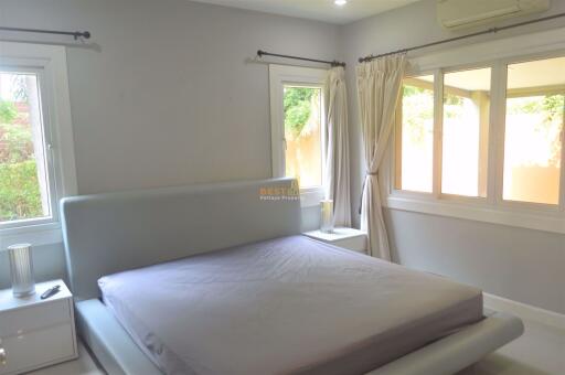 4 Bedrooms Villa / Single House in Silk Road Place East Pattaya H009637
