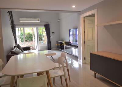 4 Bedrooms Villa / Single House in Silk Road Place East Pattaya H009637