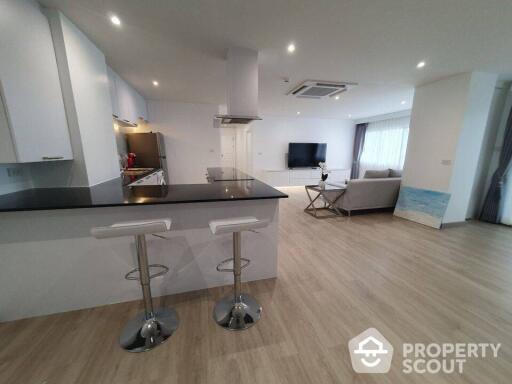 2-BR Condo at Silom Condominium near BTS Sala Daeng