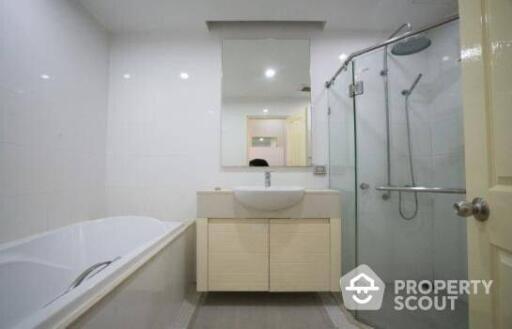 2-BR Condo at Siri Residence Sukhumvit near BTS Phrom Phong