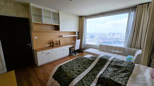 Spacious bedroom with city view