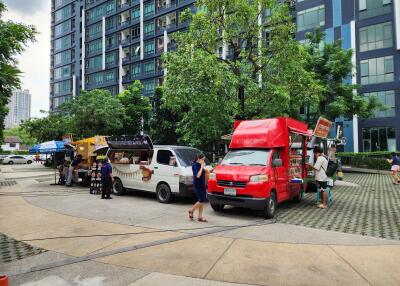 Street view with food trucks and residential building