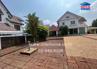 Spacious residential property with large front yard