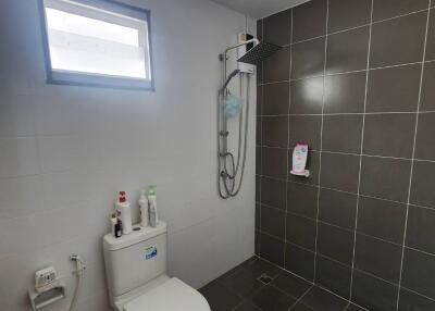 Modern bathroom with wall-mounted toilet and walk-in shower
