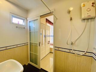 2 Bedrooms Condo in Chokchai Condominium East Pattaya C009091