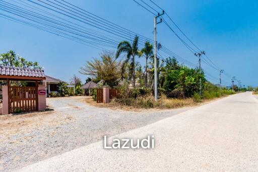 SINGLE VILLA ON BIG LAND PLOT : 3 bed plus additional adjacent land 3 rai