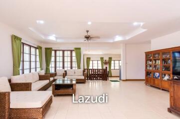 SINGLE VILLA ON BIG LAND PLOT : 3 bed plus additional adjacent land 3 rai