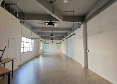 Ultra Luxury Office Space for rent in Phrakhanong