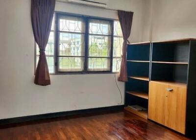 3-BR Townhouse near BTS On Nut