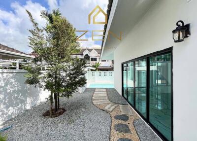 Introducing an exquisite 4-bedroom pool villa in Chalong for sale: