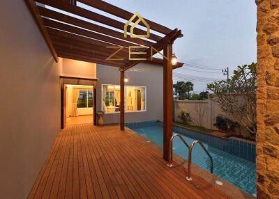 Luxury Pool Villa: 4 Bedrooms in Bang Tao for Rent