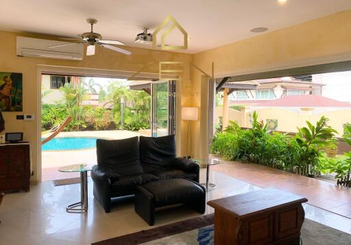 Luxury Pool Villa: 3 Bedrooms in Koh Kaew for Sale