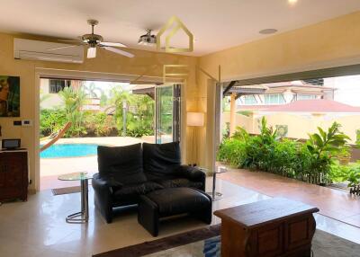 Luxury Pool Villa: 3 Bedrooms in Koh Kaew for Sale
