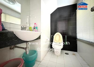 Modern bathroom with white and dark tiles