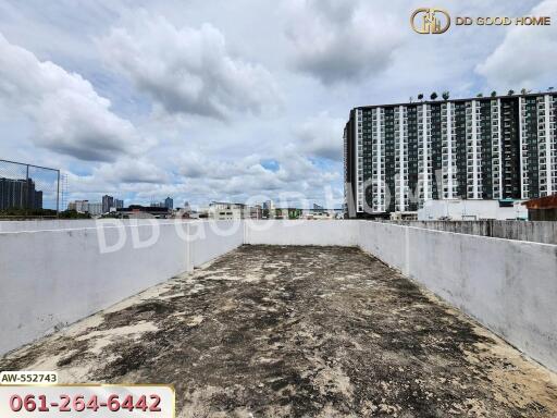 Building rooftop with cloudy sky view