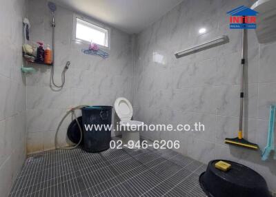 Spacious bathroom with modern fixtures and washing machine