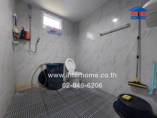 Spacious bathroom with modern fixtures and washing machine