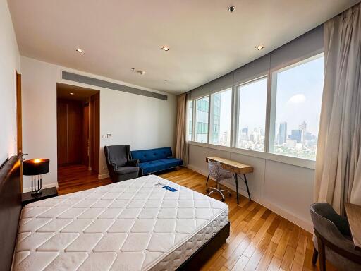 3-bedroom high floor condo for sale close to BTS Asoke