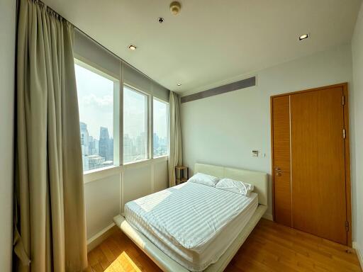 2-bedroom modern condo for sale close to BTS Asoke