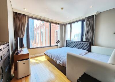 A luxury 3-bedroom property is available for sale in Phromphong.