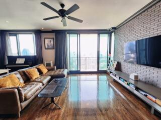 Large 2-bedroom pet-friendly condo for sale in Phromphong