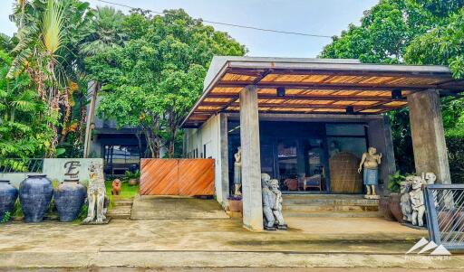 House And Separate Showroom On A Main Road In A Tourist Area