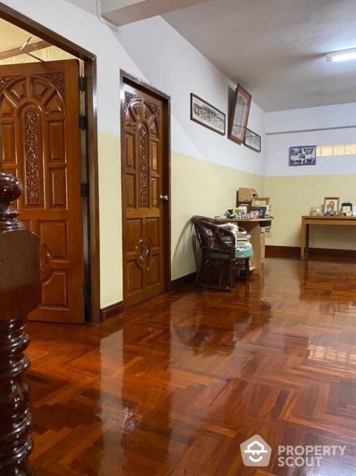 6-BR House near MRT Huai Khwang