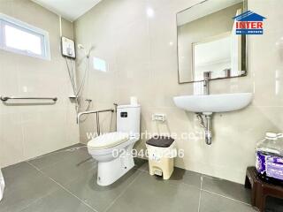 Modern bathroom with wall-mounted toilet and sink