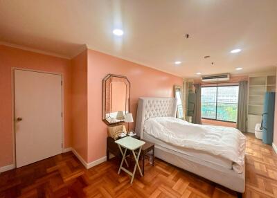 2-bedroom condo for sale on Nana to Phetchaburi