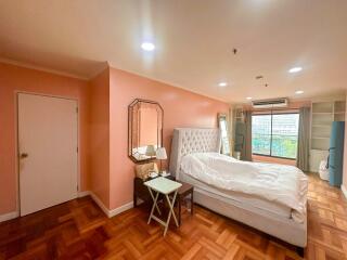 2-bedroom condo for sale on Nana to Phetchaburi